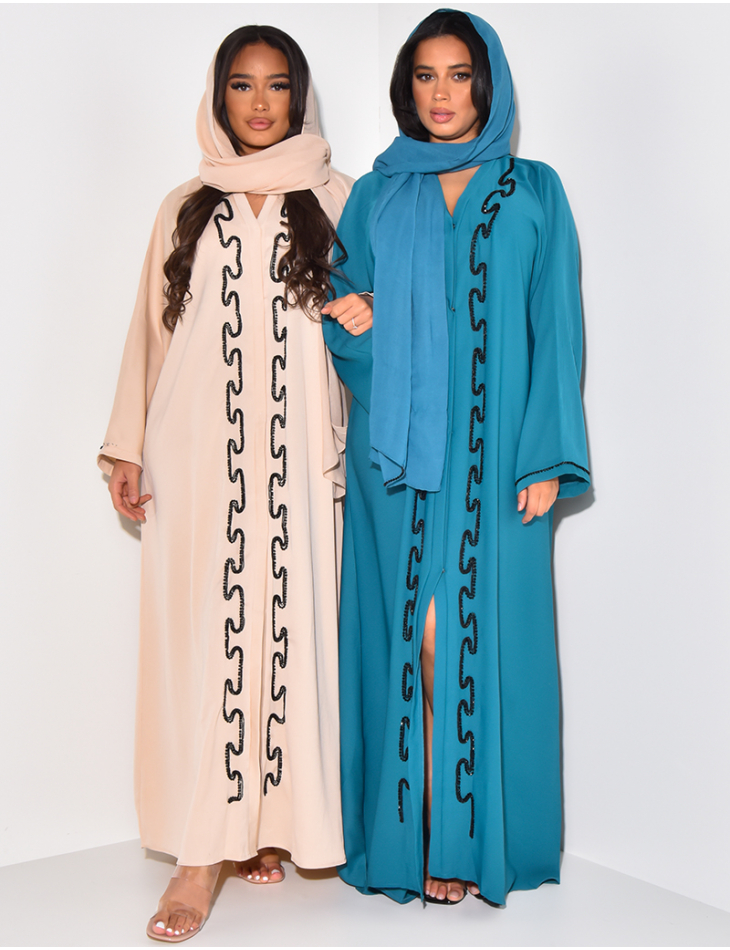 Abaya made in Dubai à broderies & voile