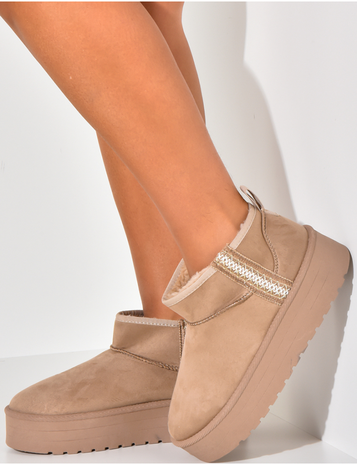   Suede ankle boots with embroidery lining