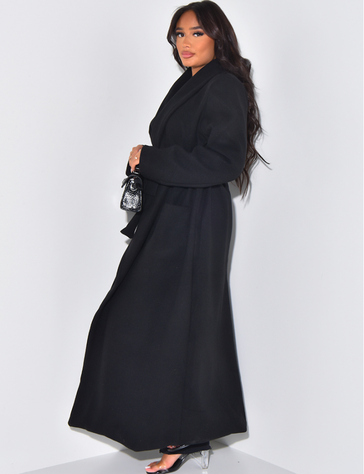 Très long manteau femme sale