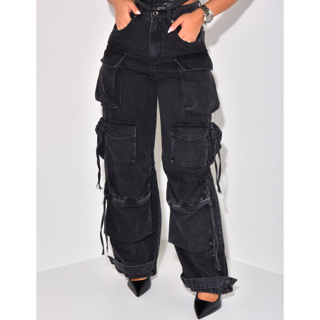   Oversized cargo jeans with multi-pockets & laces