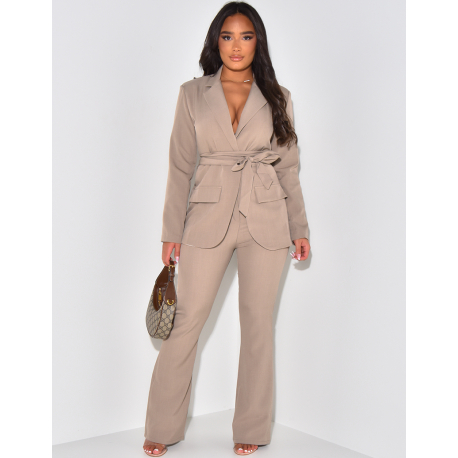 Suit with wide belt and linen-effect trousers