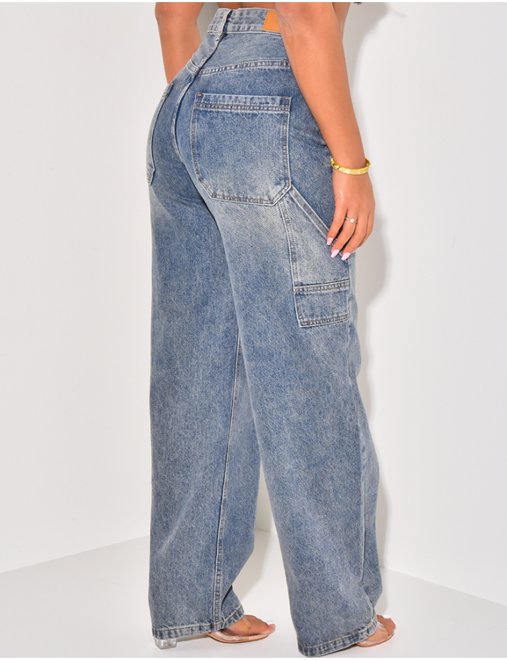 Wide-leg jeans with vintage wash pockets