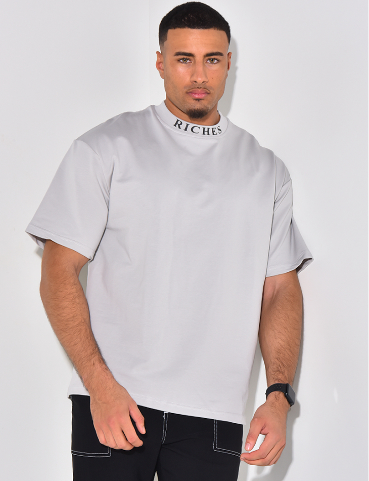 T-shirt with rich collar writing