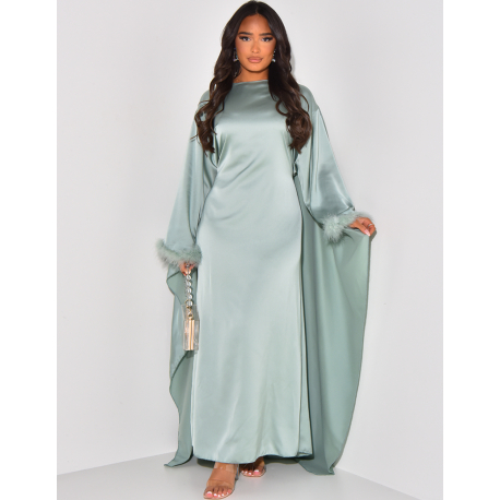 Loose satin cape dress to tie with small feathers on the sleeves