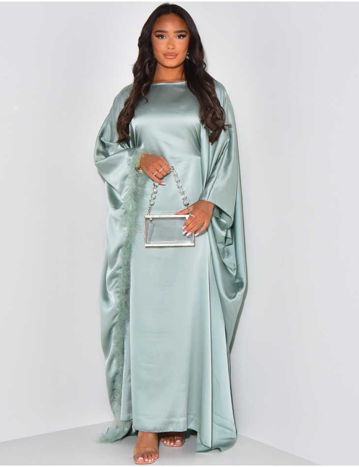 Robe ample en satin ajustable à la taille à fourrure sur les bords