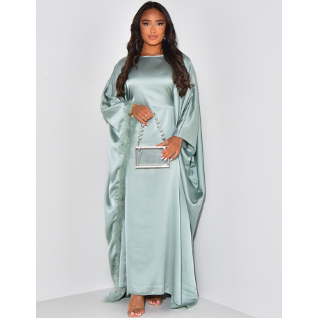 Robe ample en satin ajustable à la taille à fourrure sur les bords