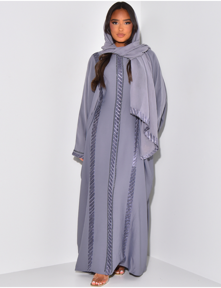 Abaya made in Dubai mit Strasssteinen an der Taille & passendem Kopftuch.