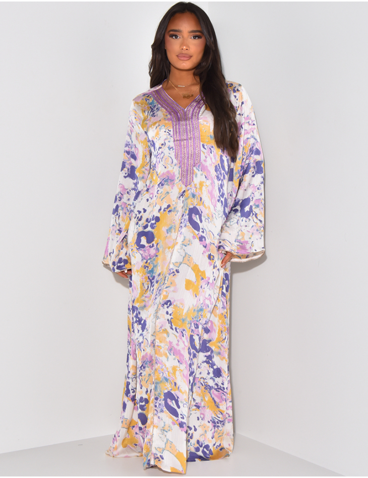 Printed flowing abaya with embroidered collar