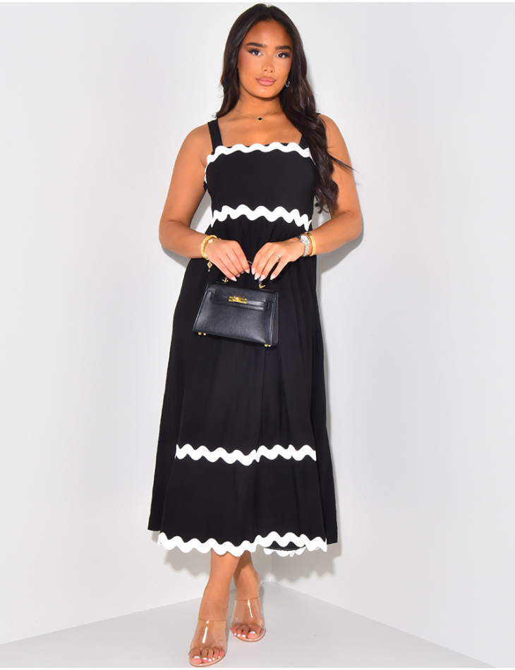 Mid-length dress with contrasting trims