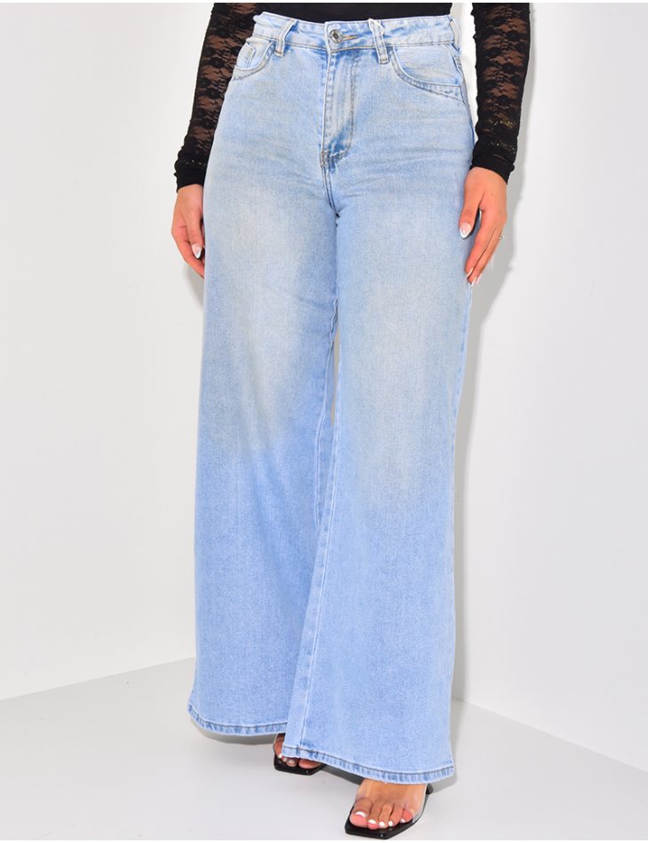 Stretchy straight-leg jeans with vintage wash