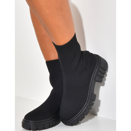 Socken-Stiefeletten mit profilierter Sohle