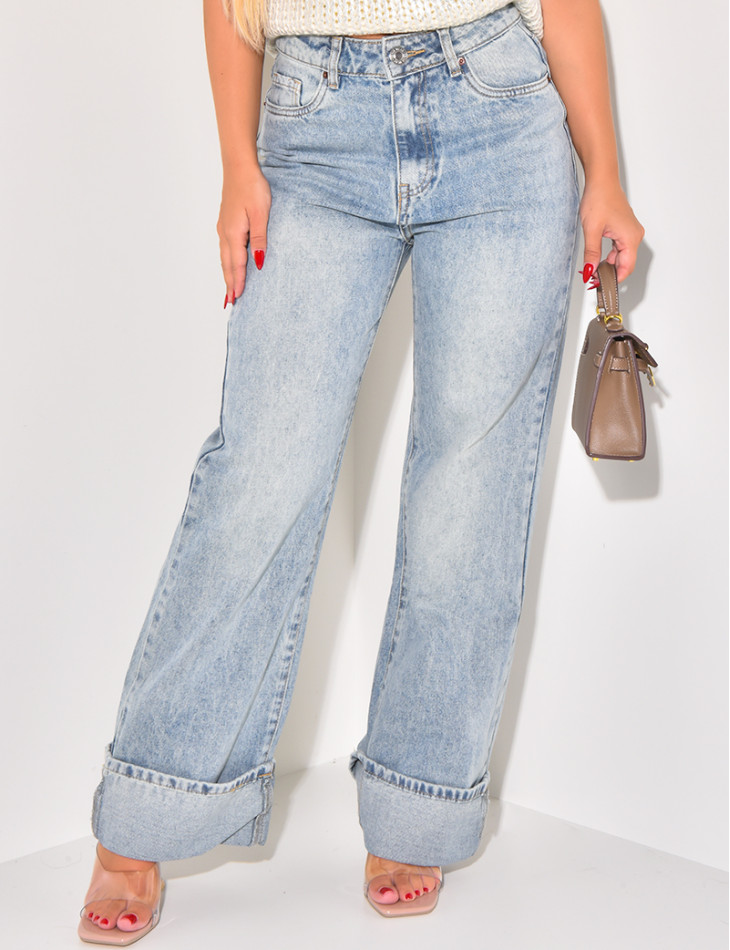 Straight-leg jeans with cuffs