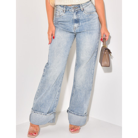 Straight-leg jeans with cuffs