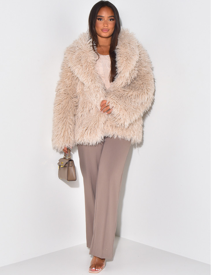 Mid-length coat with fluffy fur