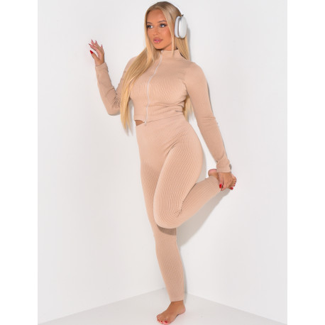 Geripptes Set aus Weste und Sportleggings