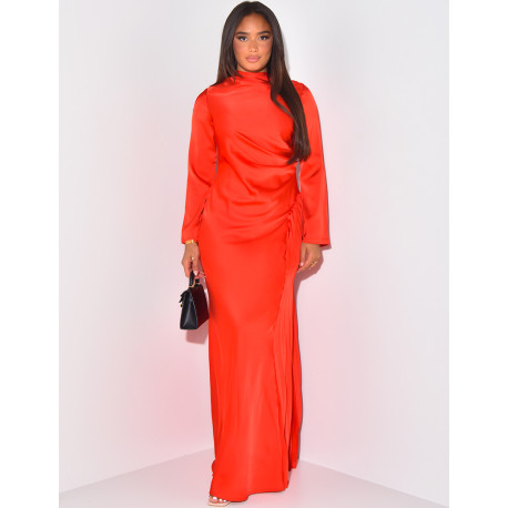 Robe longue en satin à empiècement plissé