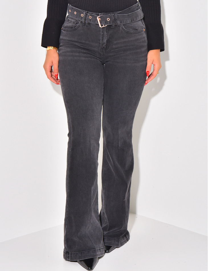 Jeans mit hoher Taille & Schlaghose mit Gürtel