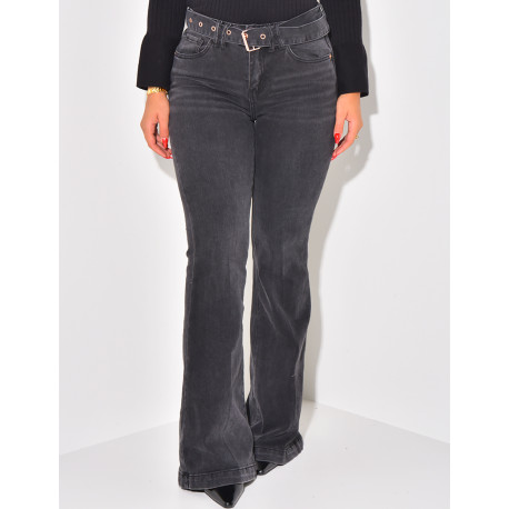 Jeans mit hoher Taille & Schlaghose mit Gürtel