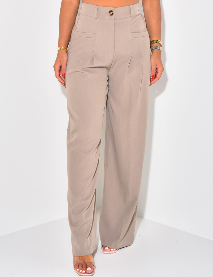 Straight-cut trousers with darts