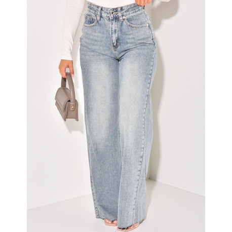 High-waisted jeans with vintage wash