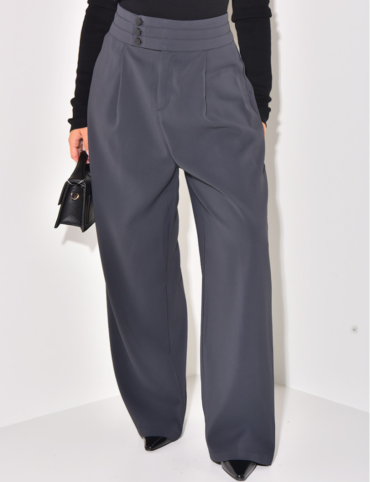 Fluid tailoring trousers with buttons