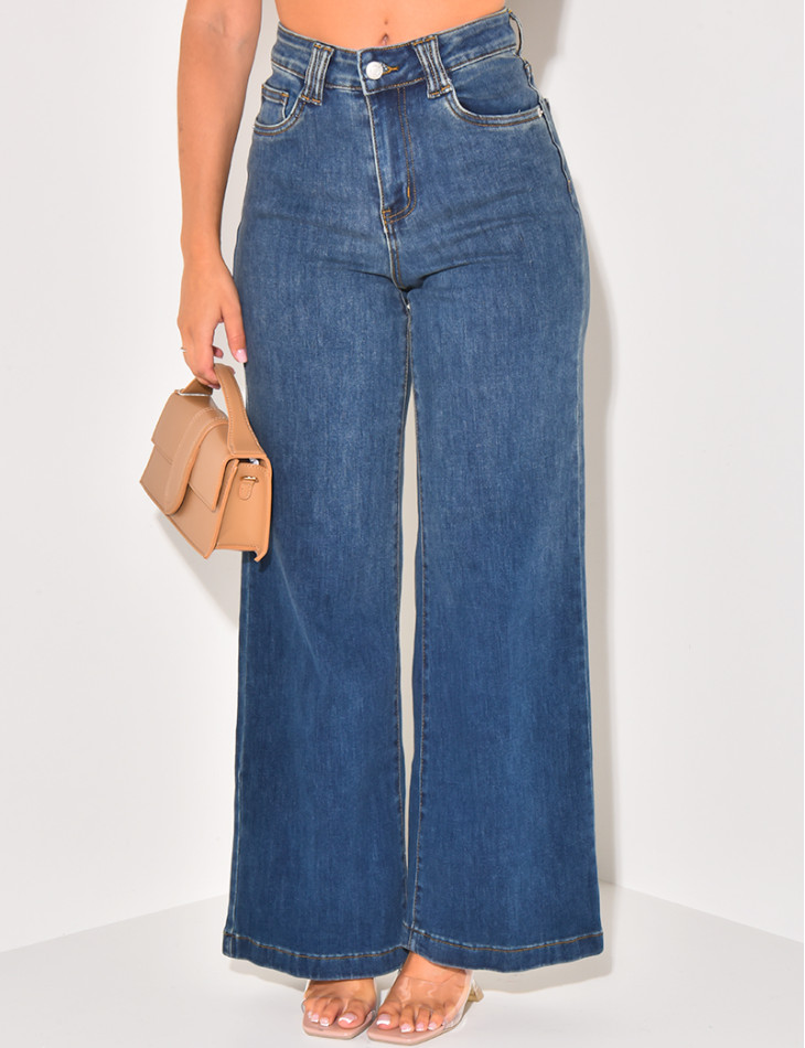 High-waisted stretchy jeans