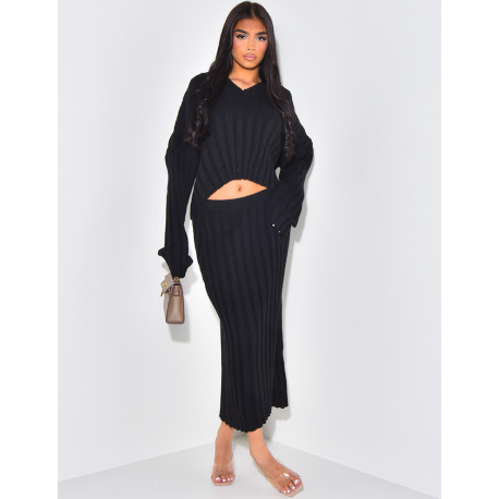 Long skirt and v-neck jumper in ribbed knitwear