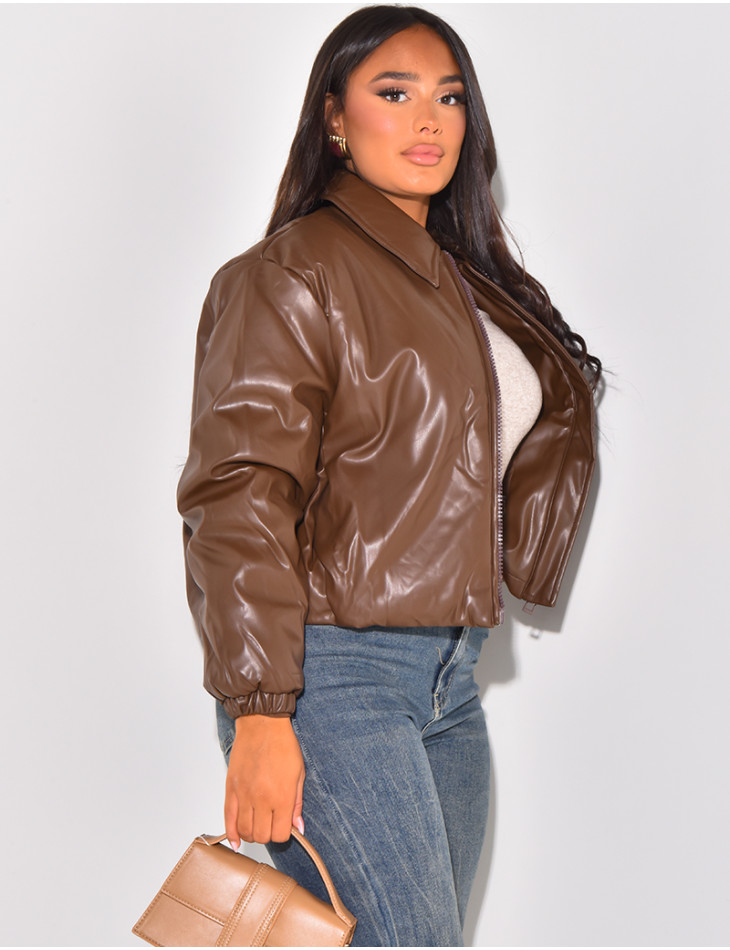 Short jacket in patent leatherette