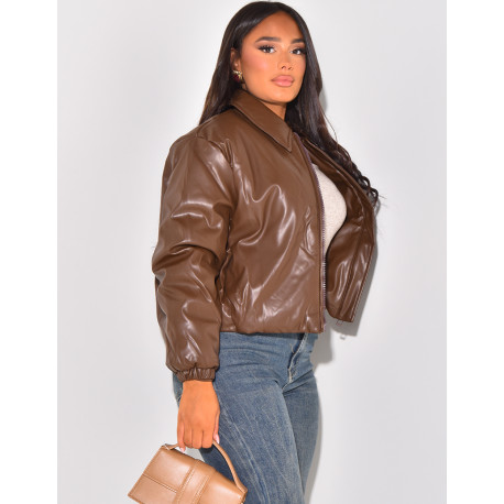 Short jacket in patent leatherette