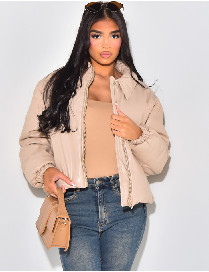 Short jacket in patent leatherette