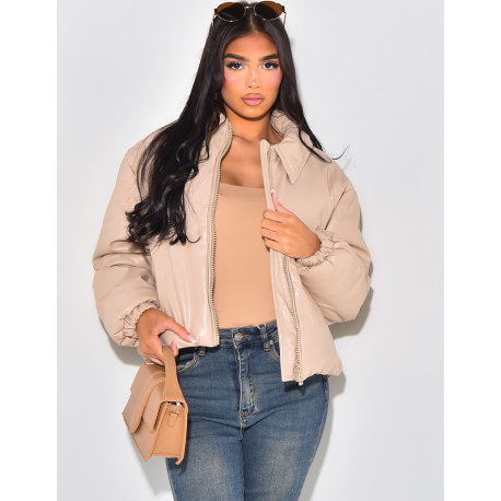 Short jacket in patent leatherette