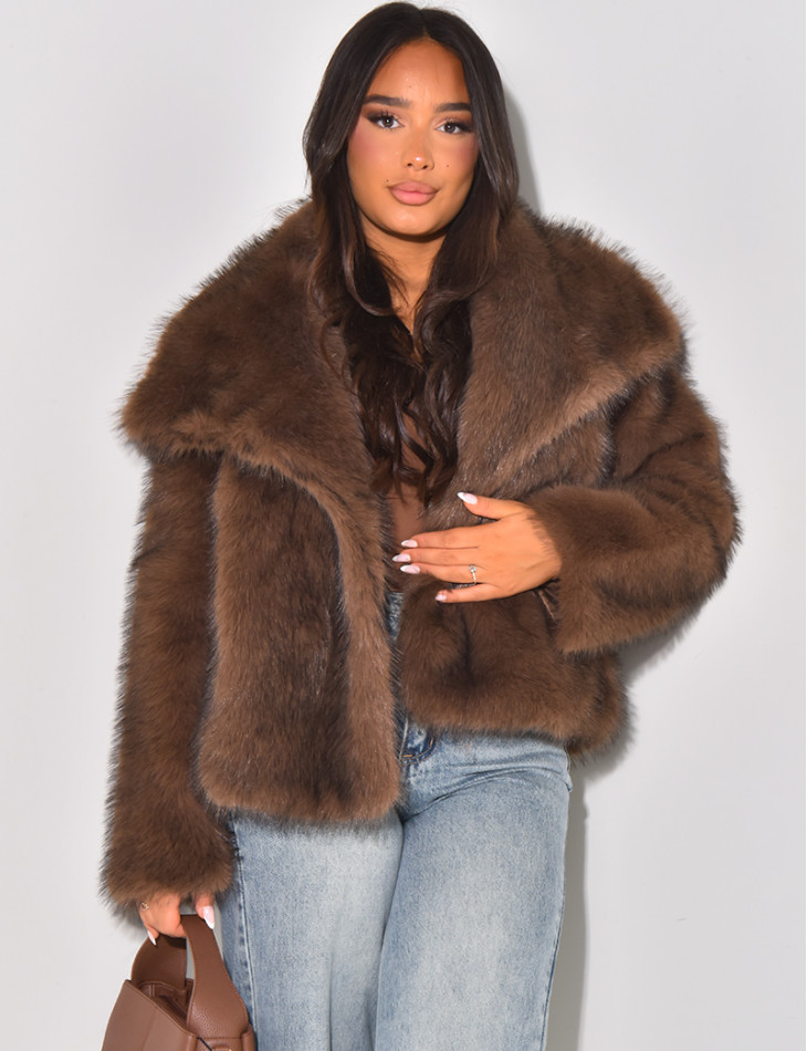 Short jacket in faux fur