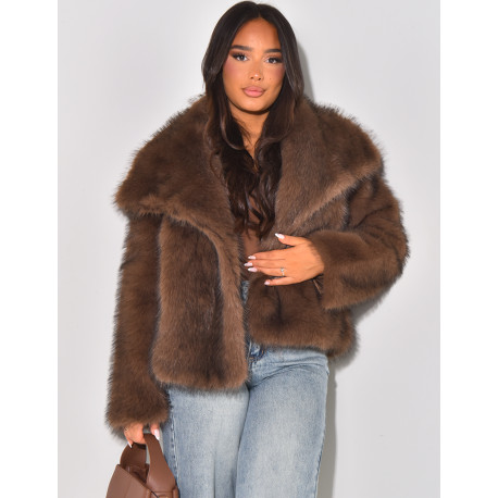 Short jacket in faux fur