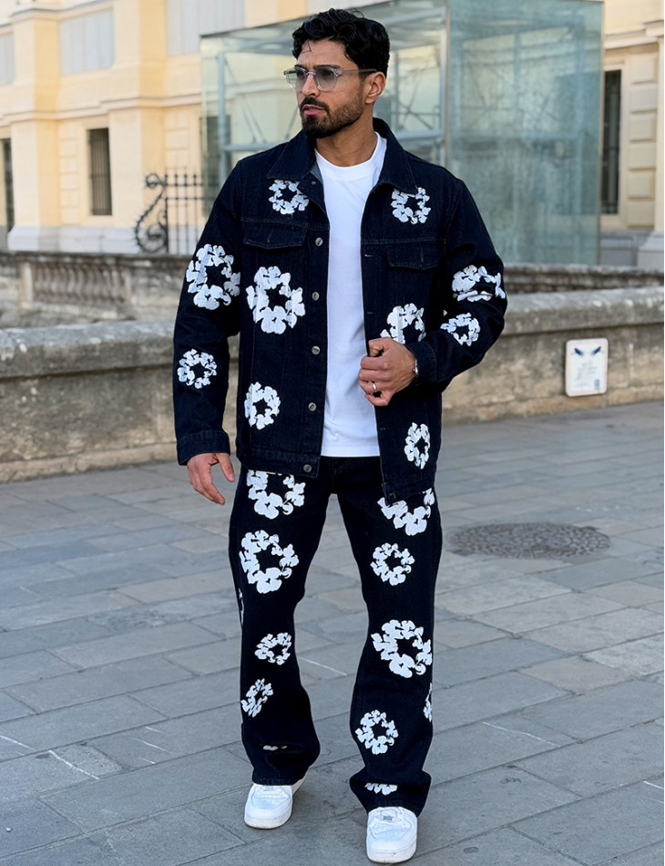 Ensemble en jeans pantalon et veste à fleurs