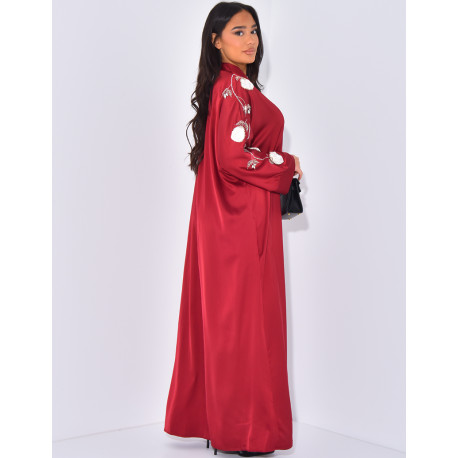 Abaya en satin à fleurs et strass sur les manches