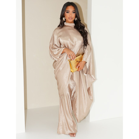 Long skirt and loose-fitting tunic in shiny satin