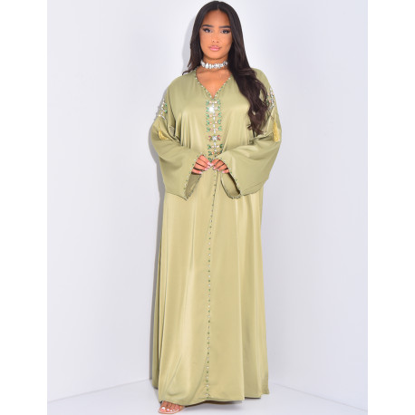 Abaya premium en satin à pompons et cristaux cousus à la main