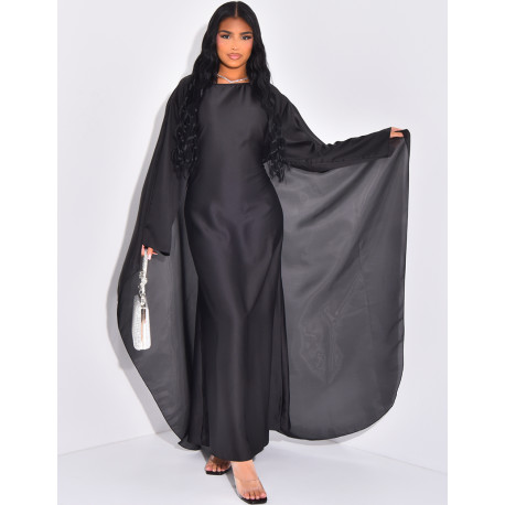 Robe longue en sati à cape irisée dans le dos