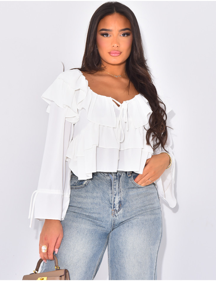 Little short top with ruffles to tie