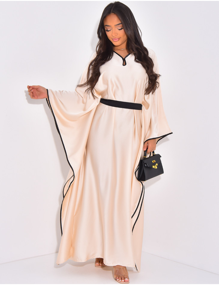 Fitted abaya with contrasting borders