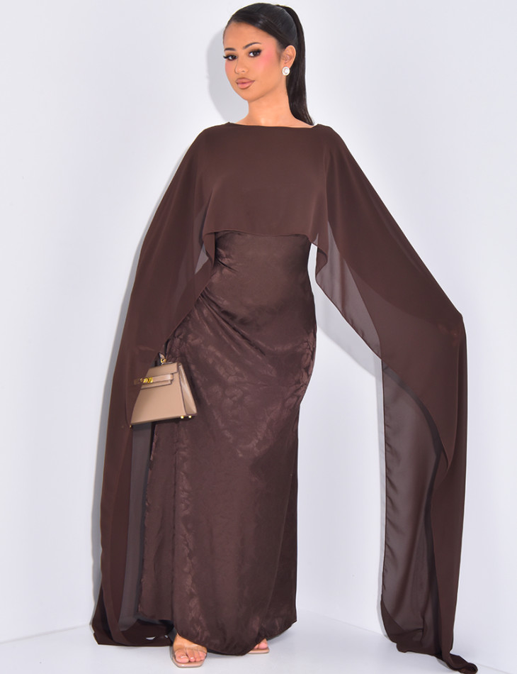 Robe en satin imprimée feuilles avec cape